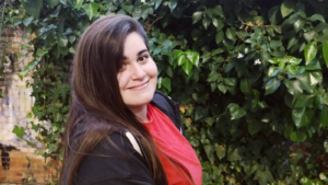 "Ana Ruiz Nuño durante su entrevista en Cadena COPE Málaga sobre su cuento infantil ¿Qué me cuentas, doña Hurraca?"