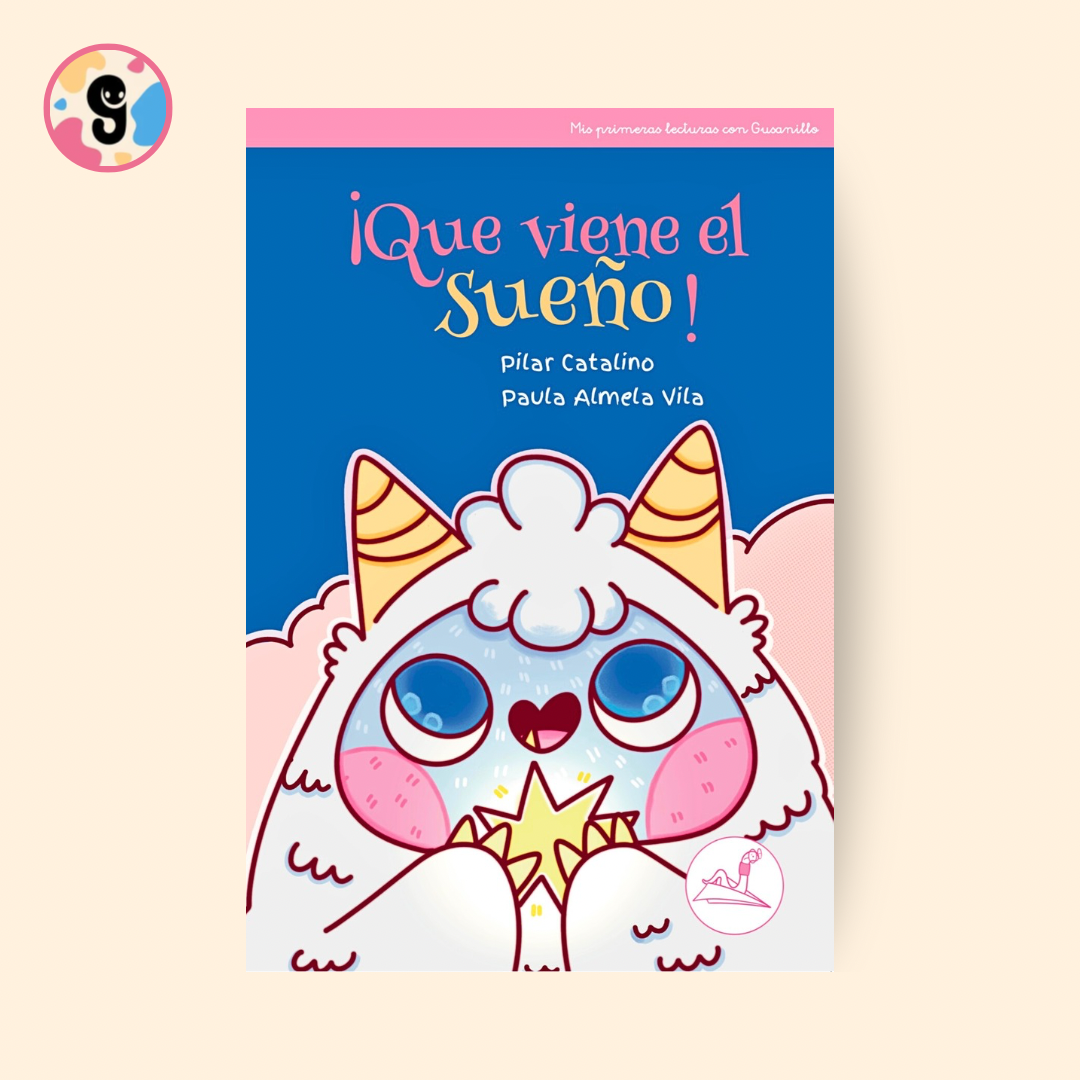 Portada del libro "¡Que viene el sueño!" con ilustración de un adorable personaje peludo con cuerno y ojos grandes, sosteniendo una estrella. El título está en letras grandes y coloridas sobre un fondo azul, con un toque suave de rosa en la parte superior.