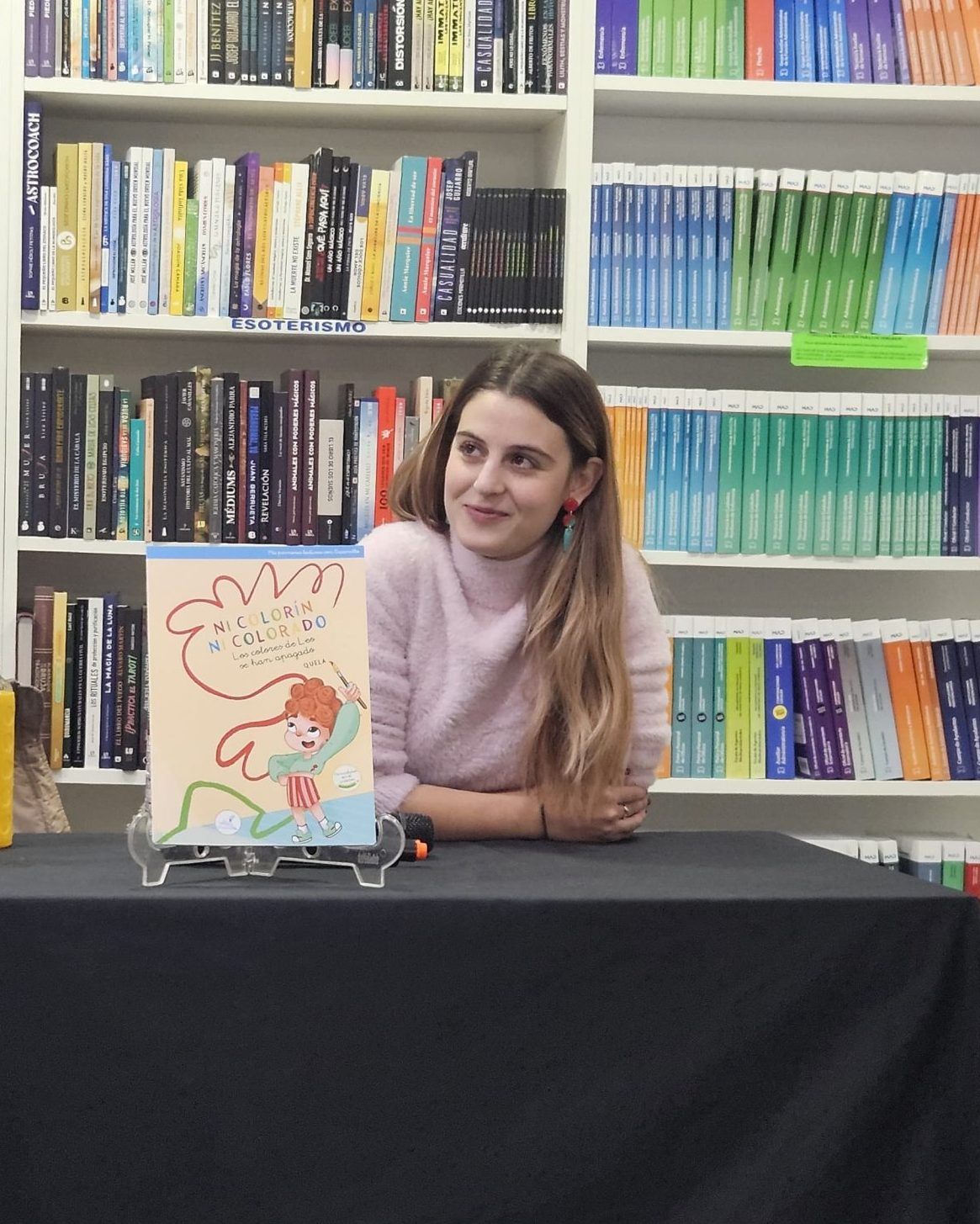Entrevista a la autora Raquel Lavilla en AraInfo sobre su libro infantil Ni colorín ni colorado, realizada por la periodista Mary Carmen Bozal.