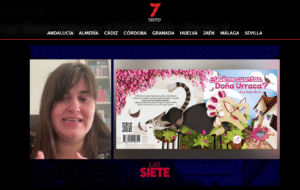 Ana Ruiz durante su entrevista en el programa Las Siete Málaga de 7TV Andalucía, compartiendo detalles de su trayectoria y su proceso creativo como autora.
