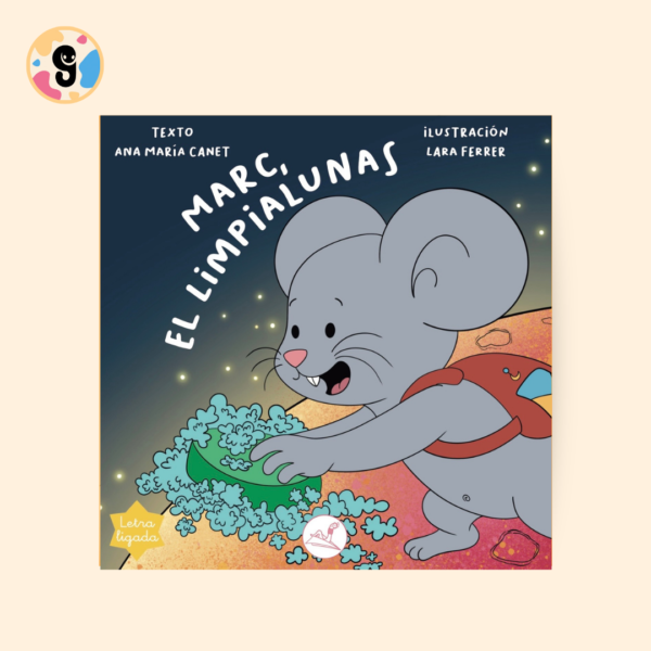 Ilustración infantil de Marc el ratoncito limpiando la luna mientras prepara un paquete de libro para enviar, con estilo tierno y mágico, rodeado de estrellas y cielo nocturno.